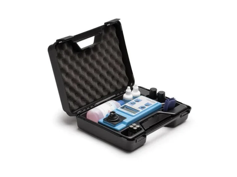 Portable water quality testing equipment kit